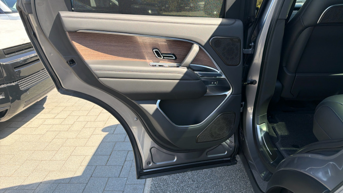 Land Rover Range Rover 3.0 D350 Autobiography 4dr Auto Diesel Estate - Image 30